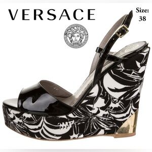 HOST PICK ❤️🔥 VERSACE Patent Leather Slingbacks